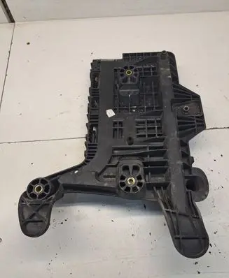 Volkswagen PASSAT B7 Battery box tray 1K0915333
