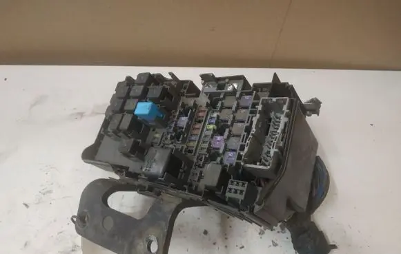 Mazda 6 Fuse module