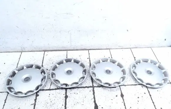 Volvo V70 R16 wheel hub/cap/trim 30645367