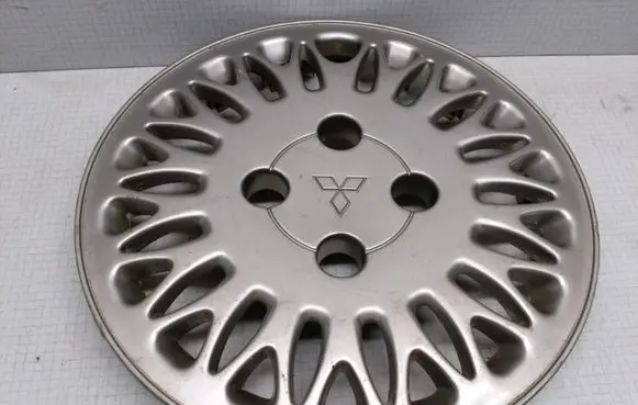 Nissan Primera R14 wheel hub/cap/trim MB89118801