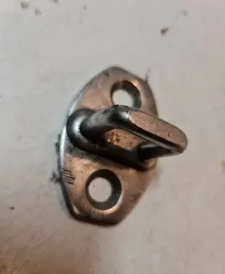 Volkswagen PASSAT B5.5 Front door lock loop/hook striker 3B0837033J