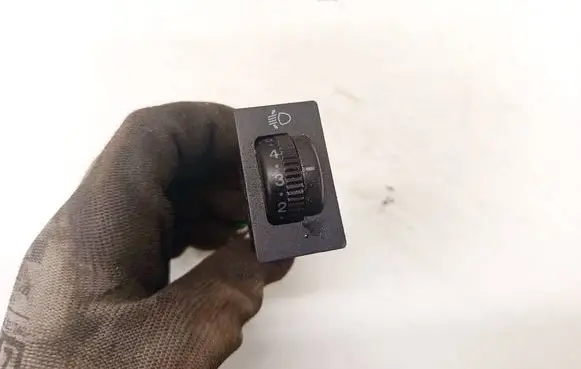 Toyota Avensis T250 Headlight level height control switch 8415205051