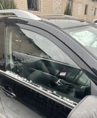 Peugeot 4007 Front door window glass four-door