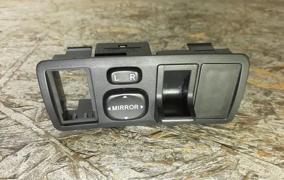 Toyota Corolla E120 E130 Wing mirror switch 777665