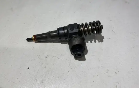 Skoda Fabia Mk1 (6Y) Fuel injector 045130073T