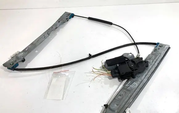 Peugeot 308 Front door window regulator with motor 