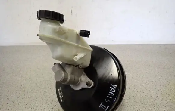 Toyota Yaris Brake booster 472000D181