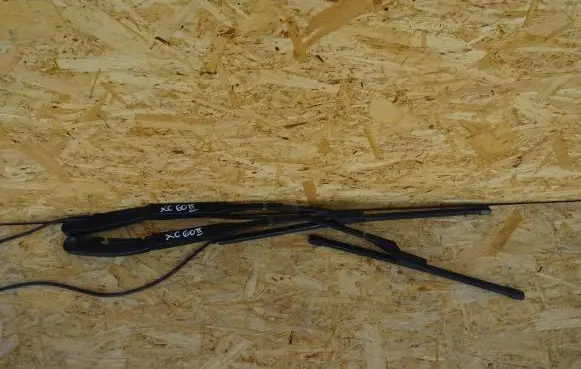 Volvo XC60 Front wiper blade arm