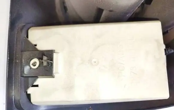 Volkswagen Polo IV 9N3 Glove box 3873001LL
