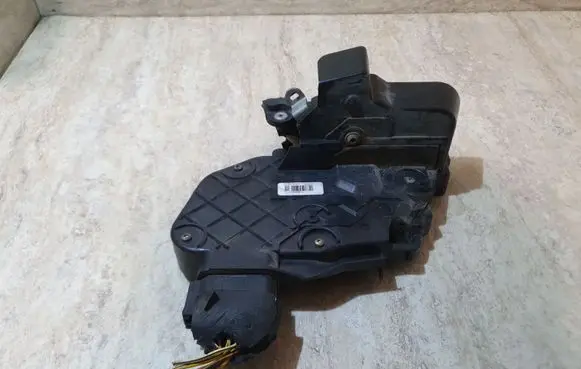 Volvo V50 Rear door lock 30699803