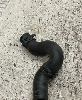Mercedes-Benz C W204 Engine coolant pipe/hose 667065A