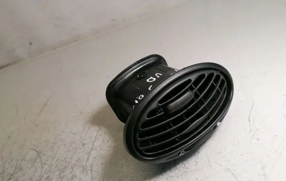 Ford Focus Dash center air vent grill D1B1A-R66ZA