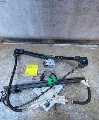 Seat Cordoba (6L) Front door window regulator with motor 