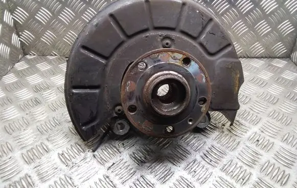 Volkswagen PASSAT B6 Front wheel hub