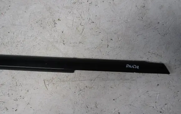Audi Q3 F3 Front door rubber seal 83A837476AA