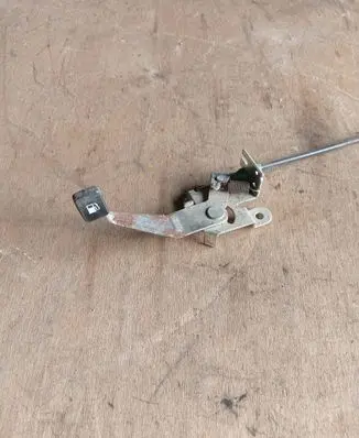 Suzuki SX4 Fuel cap release pull handle 