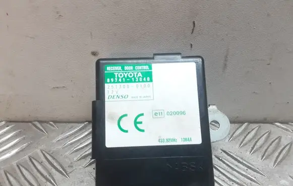 Toyota Corolla Verso E121 Door control unit/module 8974113040