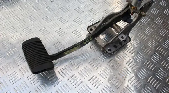 Lexus LS 400 Brake pedal