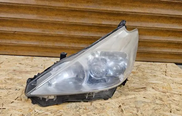 Toyota Prius+ (ZVW40) Headlight/headlamp