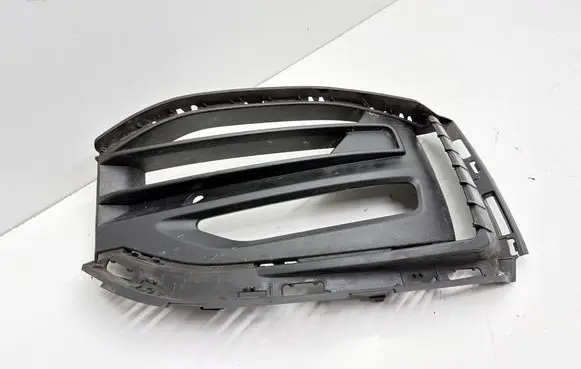 BMW 1 F40 Front bumper lower grill 7459716