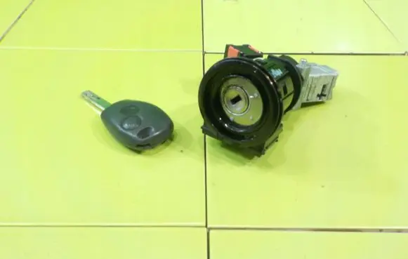 Dacia Logan II Ignition lock N0502060B01 17AB117