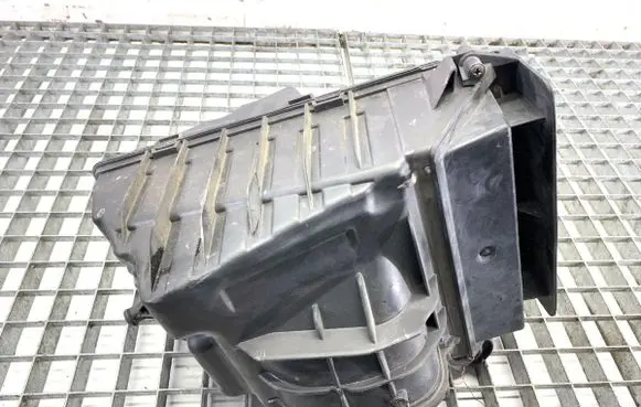 Renault Scenic III - Grand scenic III Air filter box 8200947663