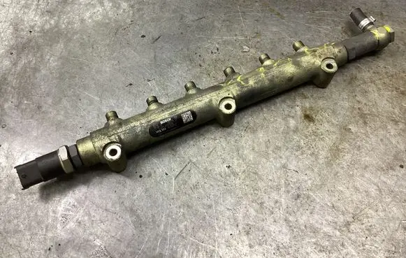 Volvo XC70 Fuel main line pipe 0445215010 8658252
