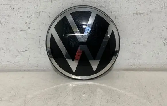 Volkswagen T-Roc Manufacturer badge logo/emblem 2GM853601E