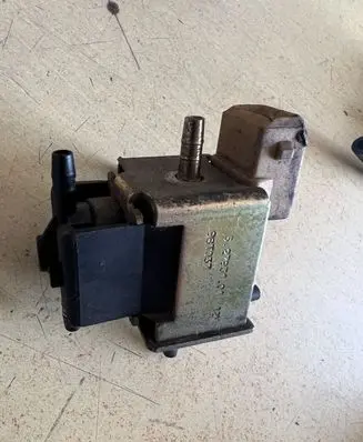 Mercedes-Benz C W202 Vacuum valve 52793101 98T037