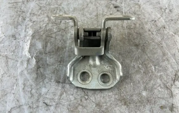 Ford Fusion Tailgate/trunk/boot hinge