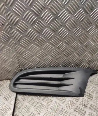 Volkswagen Golf VI Front fog light trim/grill 
