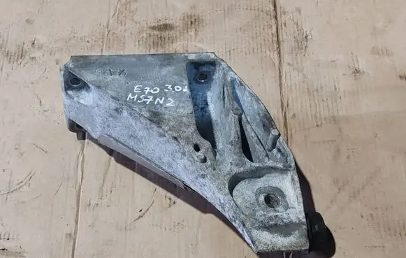 BMW X5 E70 Engine mounting bracket 6772680 67871110 A1519C03