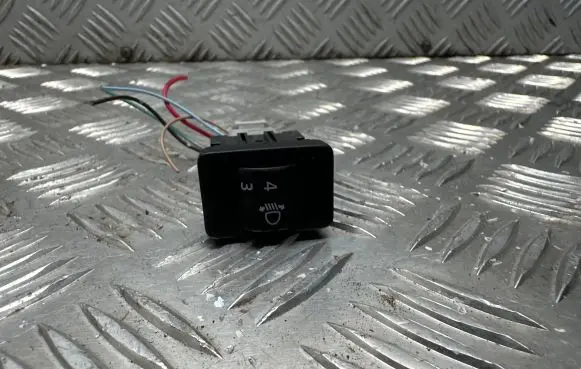 Mitsubishi Outlander Headlight level height control switch