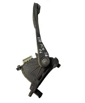 Volvo XC70 Accelerator throttle pedal 30683516