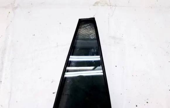 Rear vent window glass