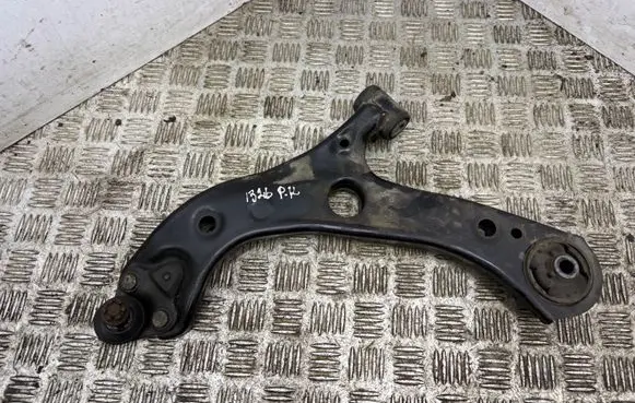 Toyota Prius (XW50) Front lower control arm/wishbone