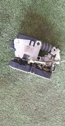 Dacia Sandero Rear door lock 8200735248