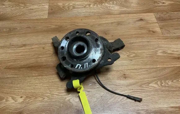 Opel Zafira B Front wheel hub