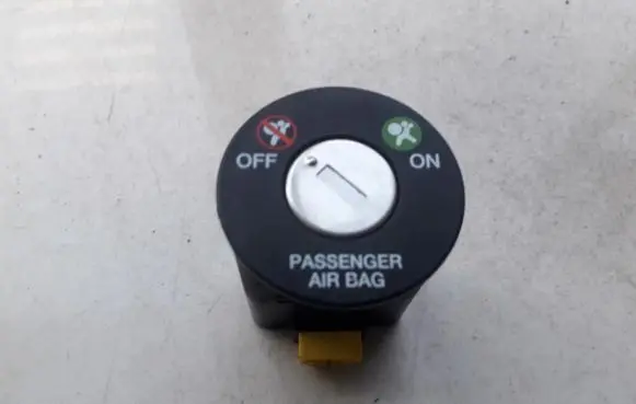 Passenger airbag on/off switch