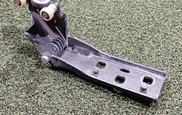 Renault Trafic III (X82) Sliding door middle roller runner 777645238R 93451715 777647086R
