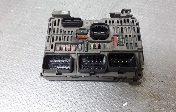Citroen C5 Fuse module 9661682980