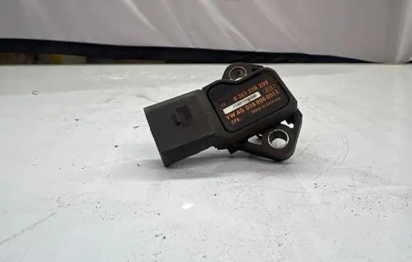 Audi A4 S4 B8 8K Air pressure sensor 038906051E 0261230209