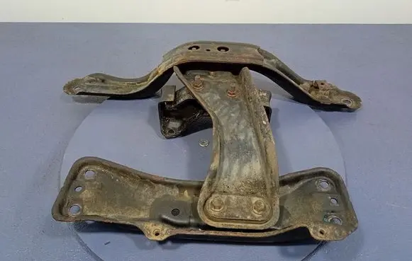 Subaru Forester SG Gearbox mounting bracket 