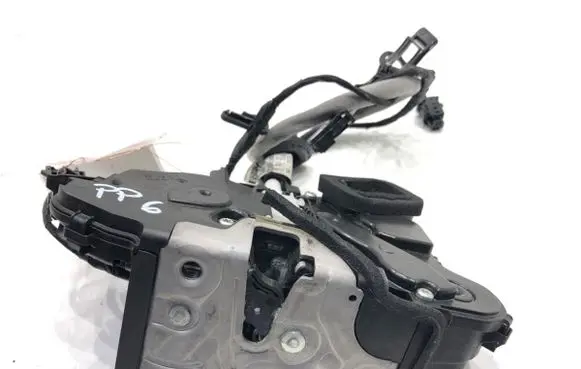 Volkswagen T-Roc Front door lock 3J1837016A