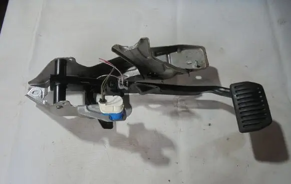 Volvo XC60 Brake pedal 31341100