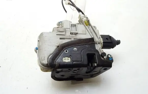 Audi A4 S4 B7 8E 8H Front door lock 8E1837015AA