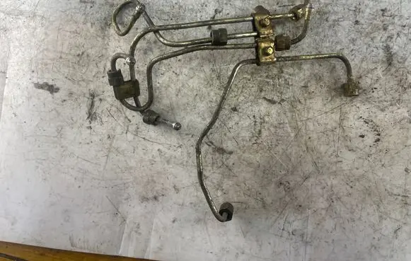 Mitsubishi Pajero Sport I Fuel injector supply line/pipe 