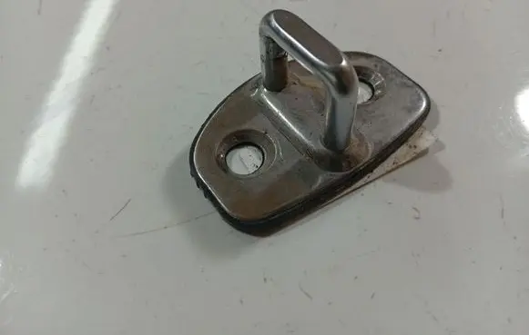 Skoda Roomster (5J) Front door lock loop/hook striker 6Y0837033C