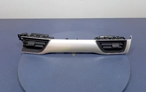 Renault Captur Side skirt rear trim 687605844R