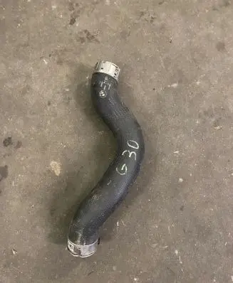 BMW 5 G30 G31 Intercooler hose/pipe 8580081